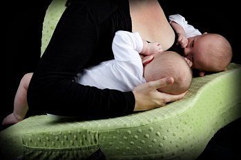 triumphs of breastfeeding twins