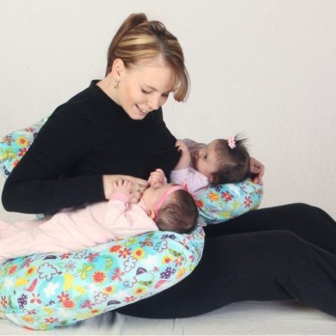 Breastfeeding Twins: A Step-By-Step Guide for New Twin Moms