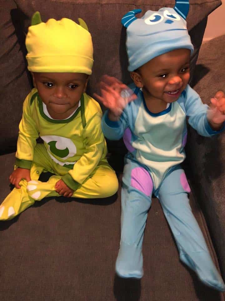 What a year, what a pair! Twins first birthday party idea