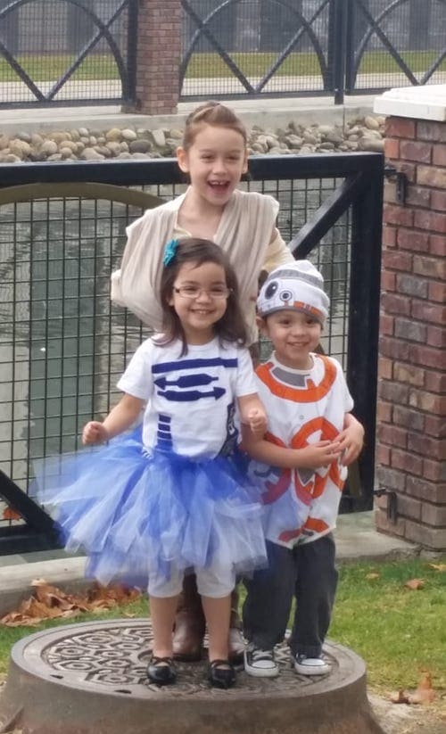 kids dressed as Rey, BB-8, and R2D2 from Star Wars boy girl twin halloween costumes