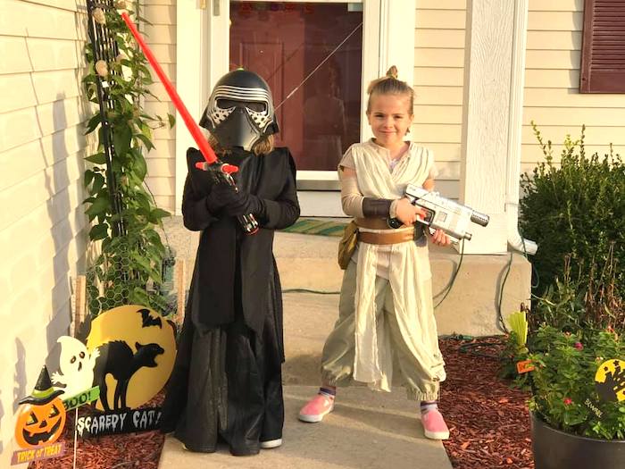 twin girls dressed as kylo ren and rey from star wars twin girls halloween costumes