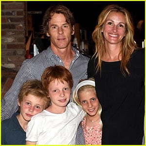 Celebrities with twins Julia Roberts with husband and 3 children