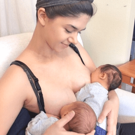 breastfeeding your twins a mom breastfeeding newborn twins