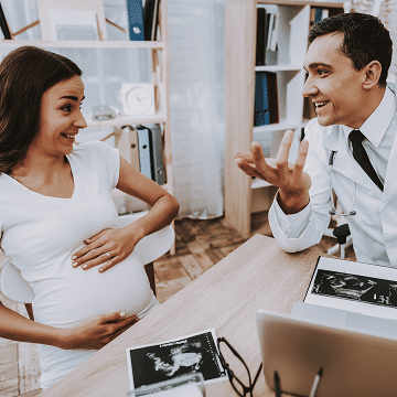 placenta previa a pregnant woman speaking to a doctor