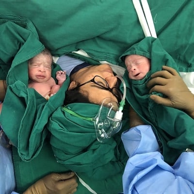 a woman seeing her twins for the first time after her c-section in her twin birth story 35 weeks