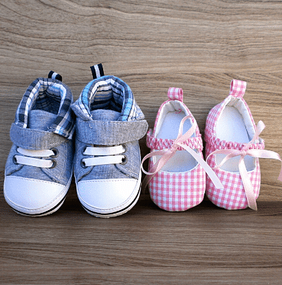 pink and blue baby shoes