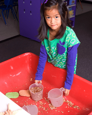 kid playing in sensory bin for sensory processing