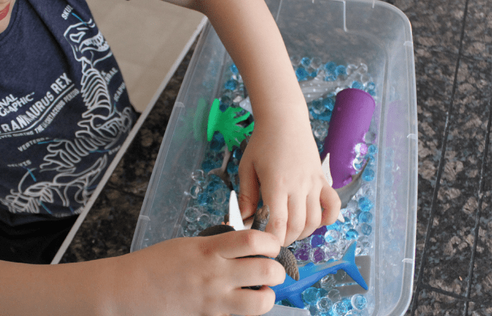 kid playing in sensory bin