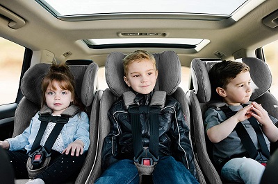 3 kids in convertible car seats