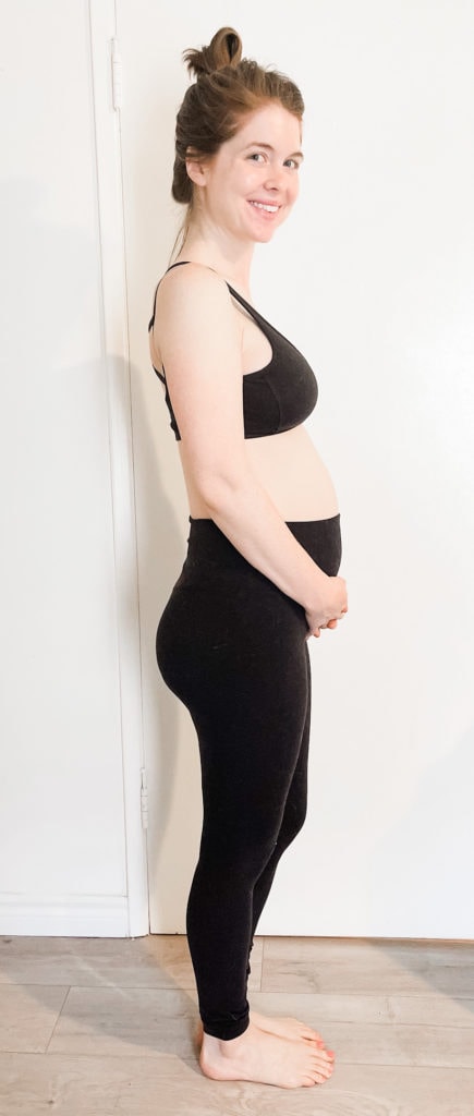 woman 19 weeks pregnant with twins