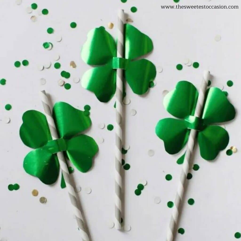 Make Shamrock Straw toppers as a St. Patrick's Day Craft