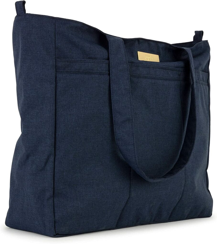 The Ju-Ju-Be extra large bag is functional and stylish. Is definitely a must-have item of 2023