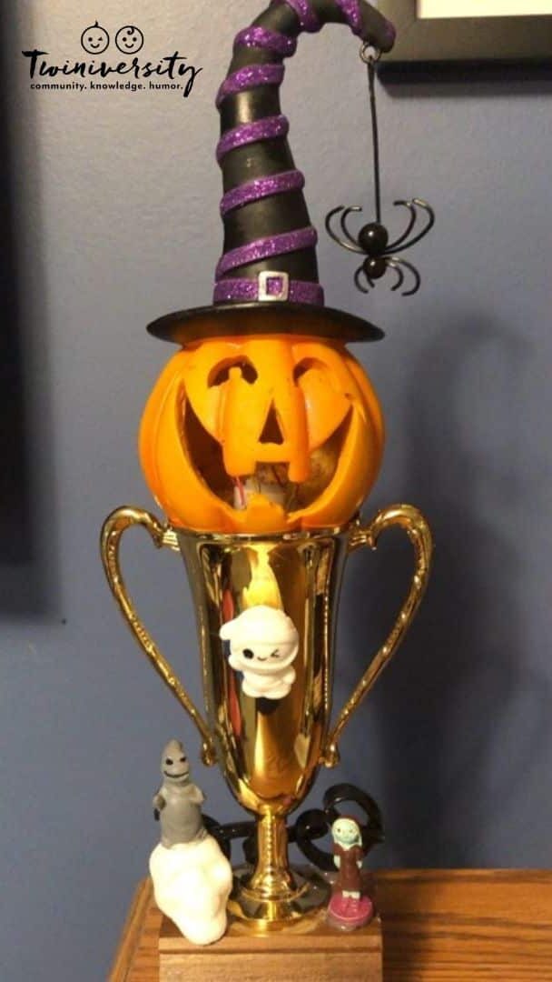 Instead of prizes, make a tacky trophy that you re-use every year for these activities on Thanksgiving day. 