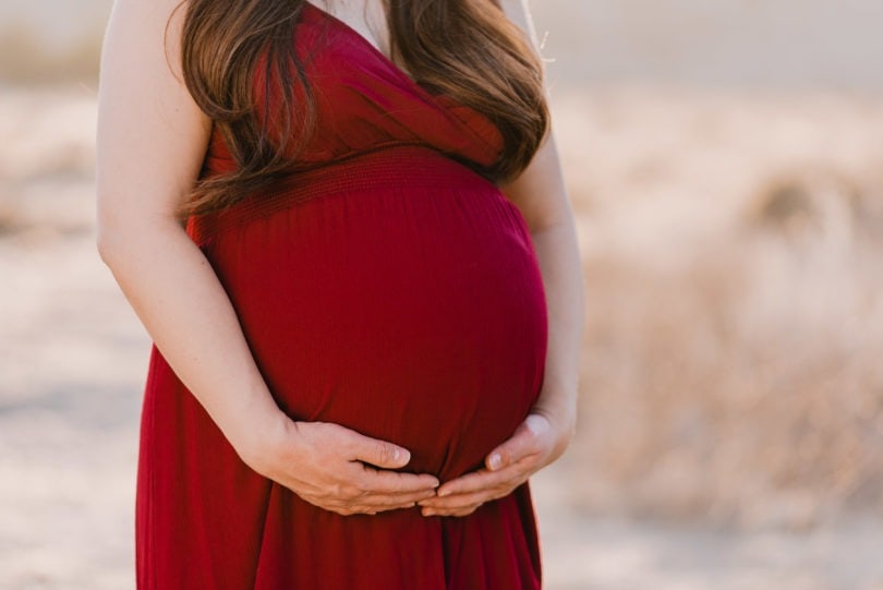 10 Ways to Stay Comfortable During a Twin Pregnancy