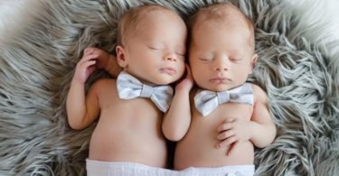twin baby shower etiquette