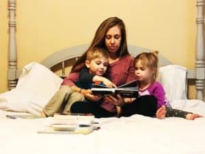 mom and children reading in bed kids to read