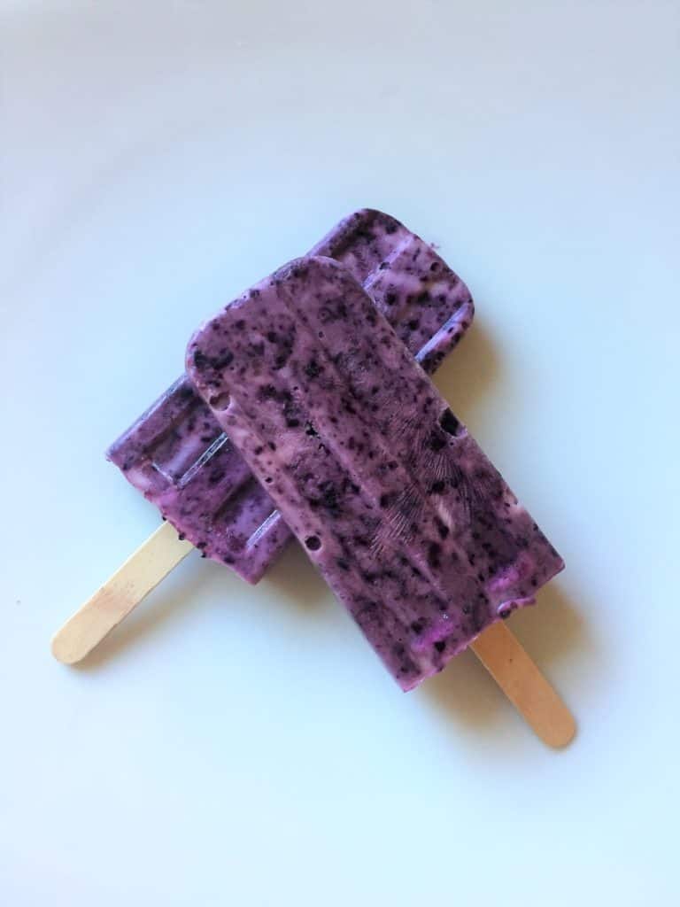 blueberry yogurt homemade popsicles beat the heat