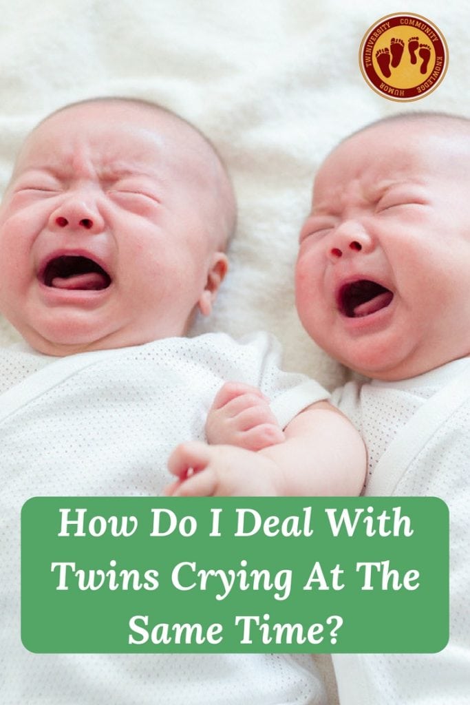 tvillingar gråter