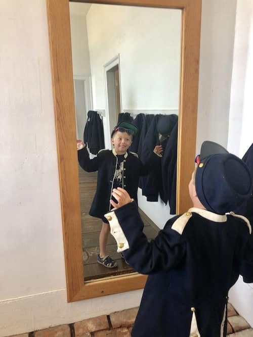 boy dressed as soldier mackinac island lodging