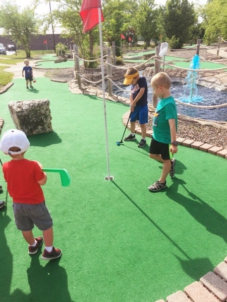 kids playing mini golf learning over summer break