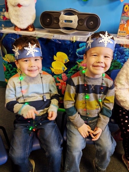 twin boys wearing paper hats I'm Not the Mom That Goes Above and Beyond