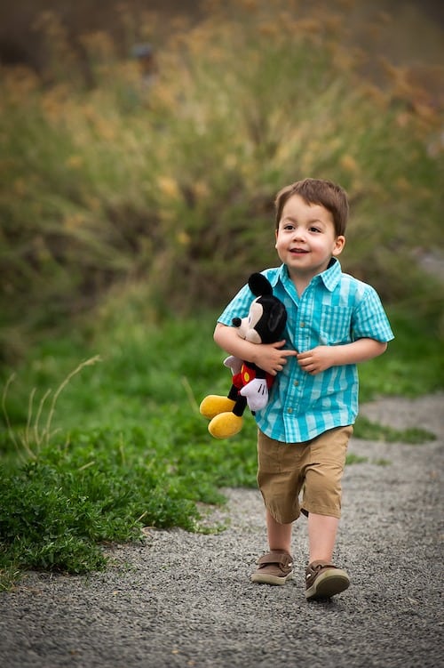 portable oxygen tank boy with mickey mouse doll