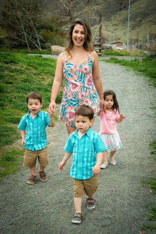 mom and kids celebrate you