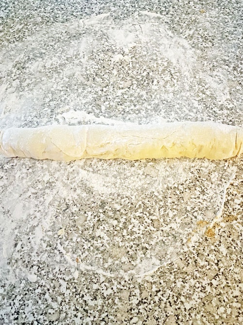 cinnamon rolls dough rolled into a log
