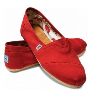 toms classic red canvas