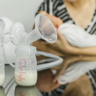 Breastfeeding Twins: A Step-By-Step Guide for New Twin Moms