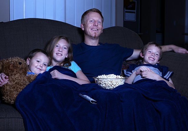 family watching movie oscar-winning family-friendly movies