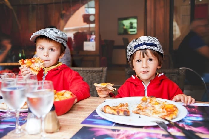 kids eating pizza Get Your Kids to Eat