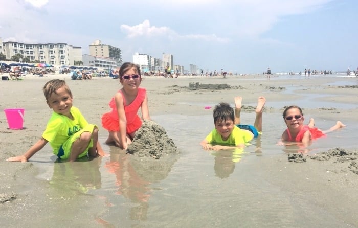 kids at the beach summer shopping