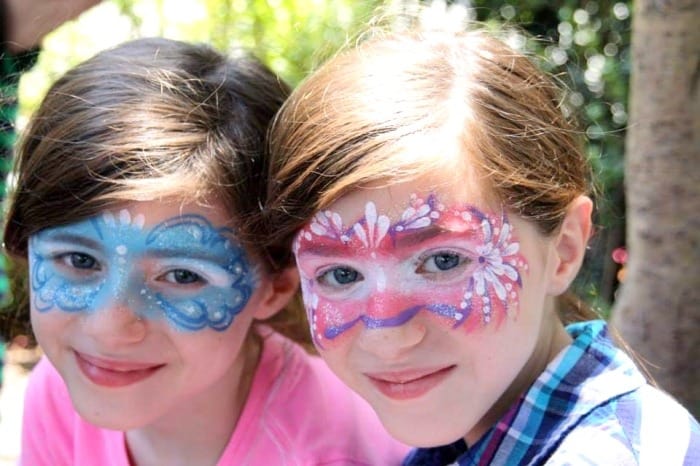 adolescent twin girls Teen Twin Bond