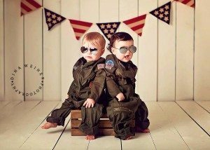 Twin Costume Ideas for Halloween: Maverick & Goose from Top Gun