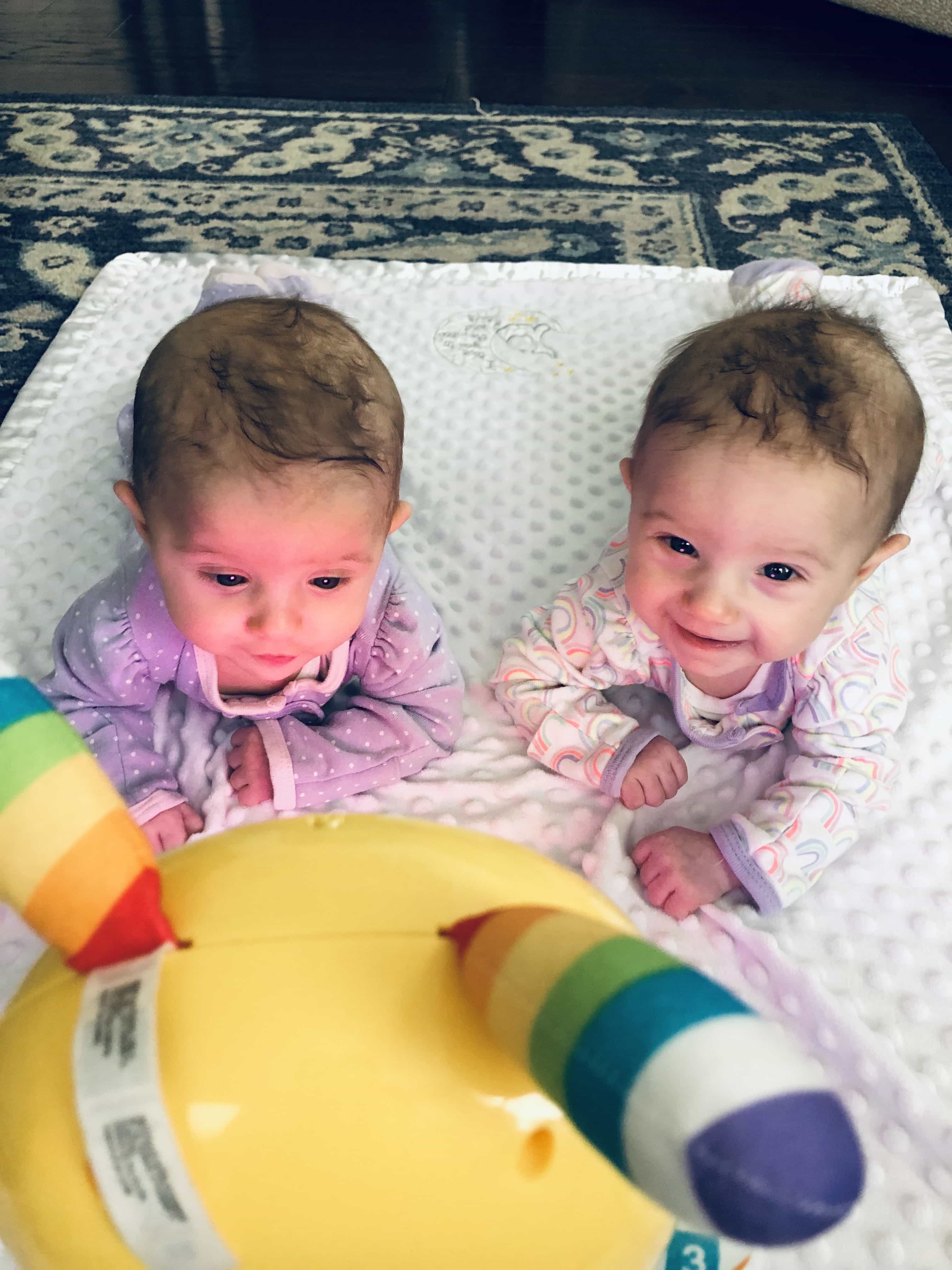 twin babies tummy time need to crawl