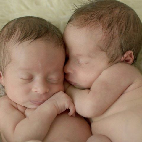 Breastfeeding Twins: A Step-By-Step Guide for New Twin Moms